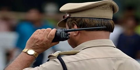 நள்ளிரவு 2 மணிக்கு பீச்சில் உட்கார நெனச்சது தப்பா!.. மும்பை இளைஞரின் வேதனை ட்வீட்!