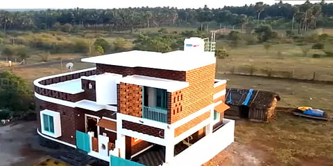 1480 சதுரடியில், வெறும் 30 லட்சம் செலவில் இப்படியொரு பிரம்மாண்ட வீடா? அதுவும் கோவையில்!