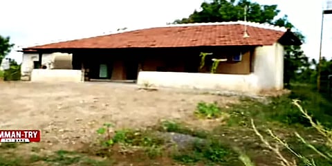 950 சதுரடி 8 லட்சம் ரூபாய் செலவு: பனை மரத்தால் கட்டப்பட்டுள்ள வித்தியாசமான மண் வீடு