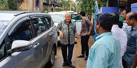 45ஆண்டுக்கு முன் பாடம் எடுத்த ஆசிரியரை  சந்தித்த மலேசிய மாநில துணை முதல்வர்!