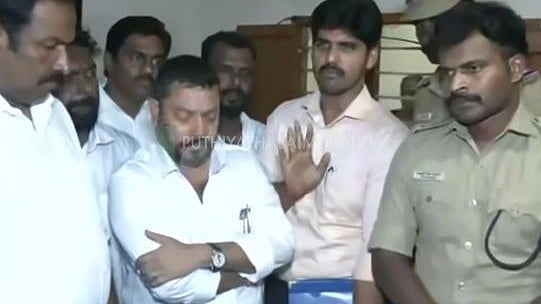 சிறையில் கொலையான சபரிவர்மன்.. அமைச்சர் நேரில் ஆறுதல்.. நிவாரணத்தை வாங்க மறுத்த குடும்பத்தினர்!!