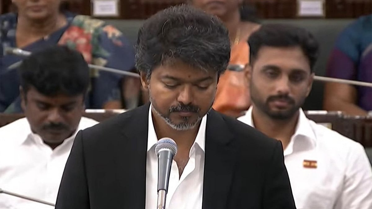 சர்ச்சையாகும் முதல்வரின் சைகை.. ஸ்டாலின் மீதான விமர்சனத்துக்கு குரல் கொடுக்கும் சண்முகம்!!