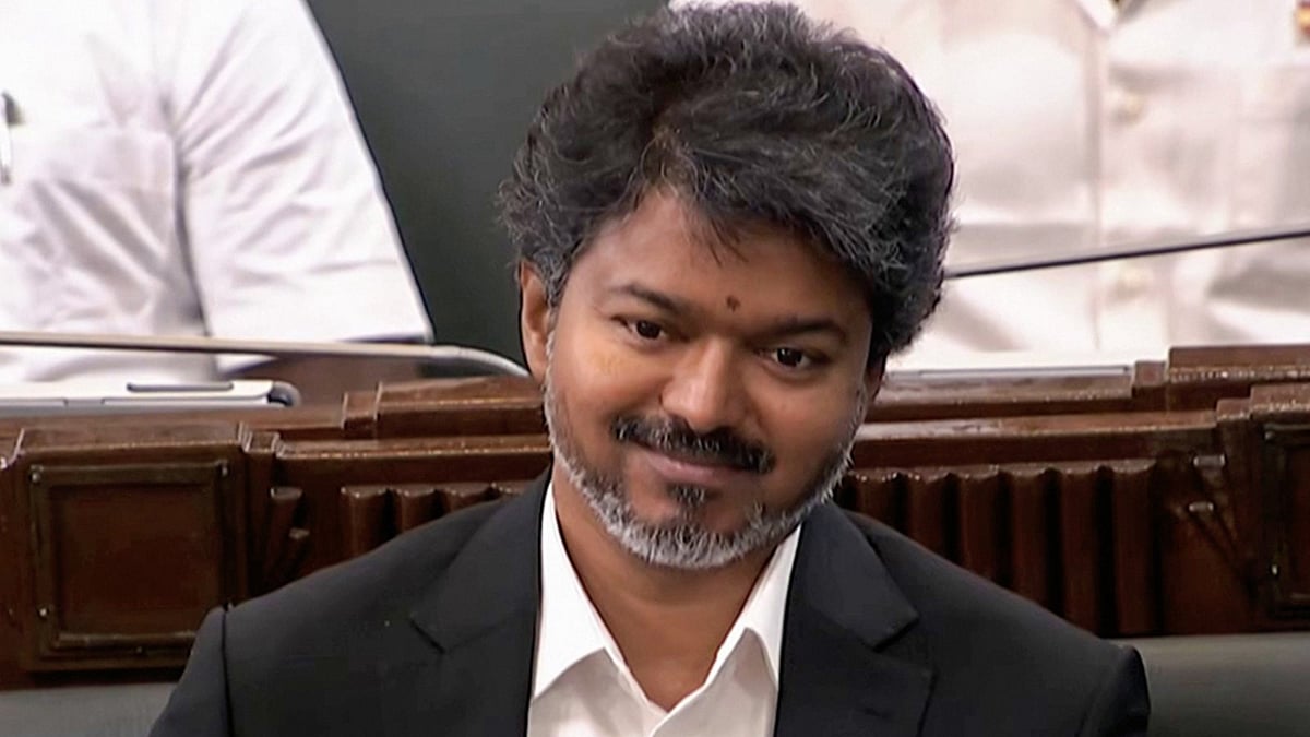 அதிமுகவில் இருந்து வந்தவர்களுக்கு சீட்.. விஜயின் மாஸ்டர் பிளான்.. இடைத்தேர்தல் கைகொடுக்குமா?