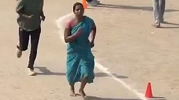 சேலையில் வெறும் கால்களுடன்.. 1,600 மீட்டர் ஓடிய சிங்கப்பெண்.. நாடே திரும்பி பார்க்க வைத்த கதை..