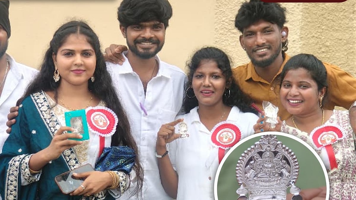 தனுஷ் நற்பணி இயக்கம்.. பெண் நிர்வாகிகள் சந்திப்பு.. காமாட்சி விளக்கு பரிசு!!