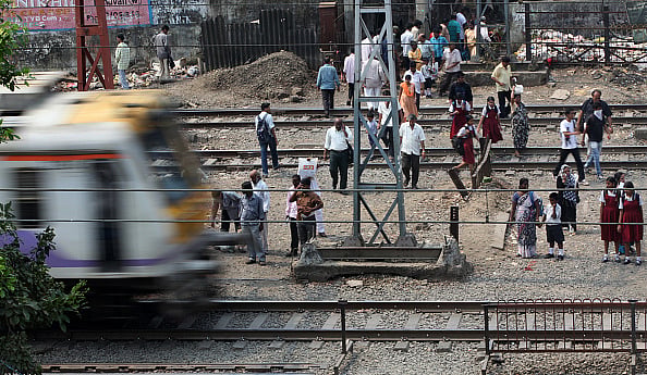 
















ایک اور ریل حادثہ— کتنی اور موتوں کے بعد جائیں گے
پربھو!