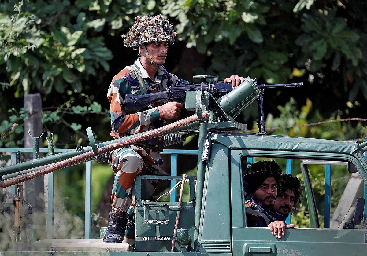 ہریانہ میں تشدد کے بعد فوج حالات کو سازگار بنانے کے لئے مستعدی سے تعینات ہے/Getty Images