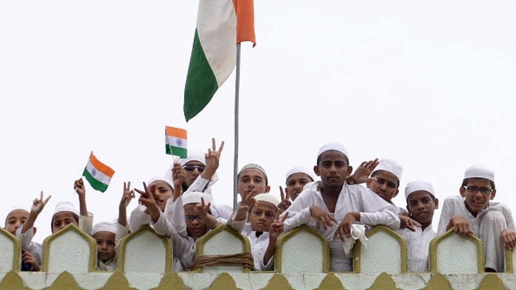 یوم آزادی کا جشن مناتے ہوئے مدارس کے بچوں کی فائل فوٹو-Getty Image