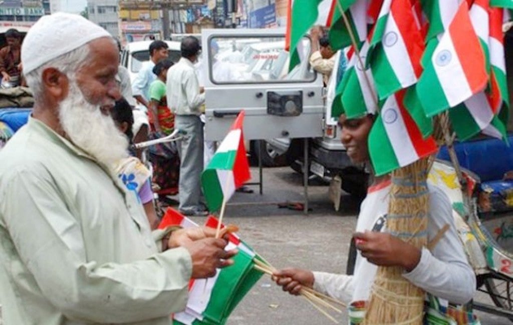 ’قومی پرچم زمین پر نہ پھینکیں‘، وزارت داخلہ نے ریاستوں سے کی فلیگ کوڈ آف انڈیا پر عمل کرنے کی گزارش