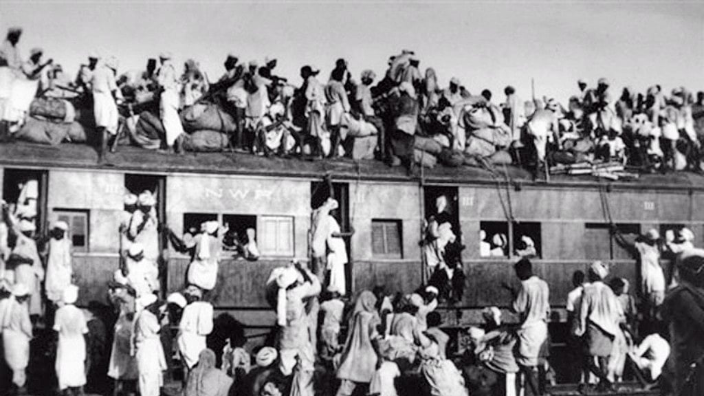 1947 کے بٹوارے کے وقت کا ایک منظر جس کا عکس‘کھول دو’ افسانہ میں بھی نظر آتا ہے (فوٹو فیس بک)