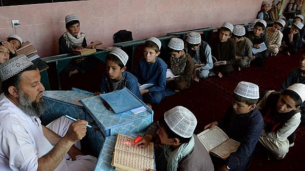مدرسہ میں تعلیم حاصل کرتے ہوئے بچے (گیٹی امیج)