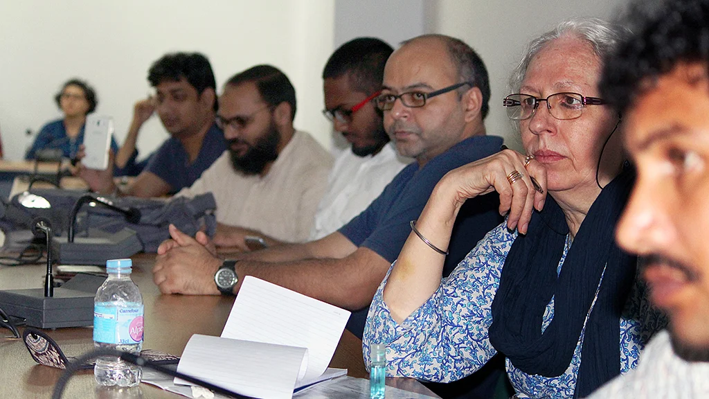 جواہر لعل نہرو یونیورسٹی میں منعقد سہ روزہ کانفرنس کے دوسرے دن موجود مقالہ نگار (تصویر قومی آواز)