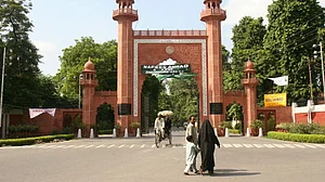 اے ایم یو میں مندر تعمیر کے مطالبہ نے پھر پکڑا زور، بی جے پی یوتھ وِنگ نے چھوڑا شوشہ