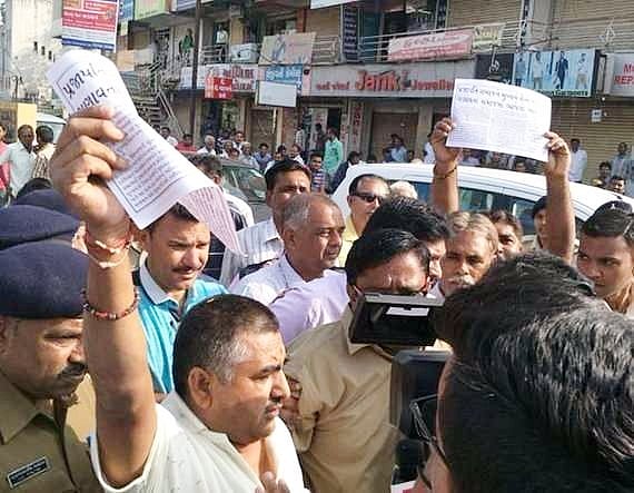 گجرات: پرجا پتی سماج کو ’چلّر‘ کہہ کر روپانی برے پھنسے