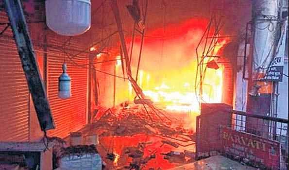 بھوپال: آگ لگنے سے کپڑے کی 120 دکانیں  خاکستر