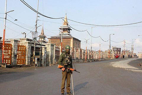 جامع مسجد سرینگر میں تیسرے جمعہ نماز ادا نہیں ہو سکی 