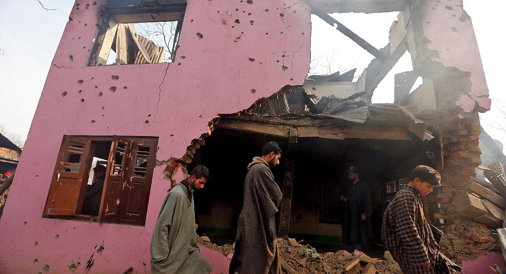 وادی کشمیر میں ہڑتال، ریل خدمات معطل