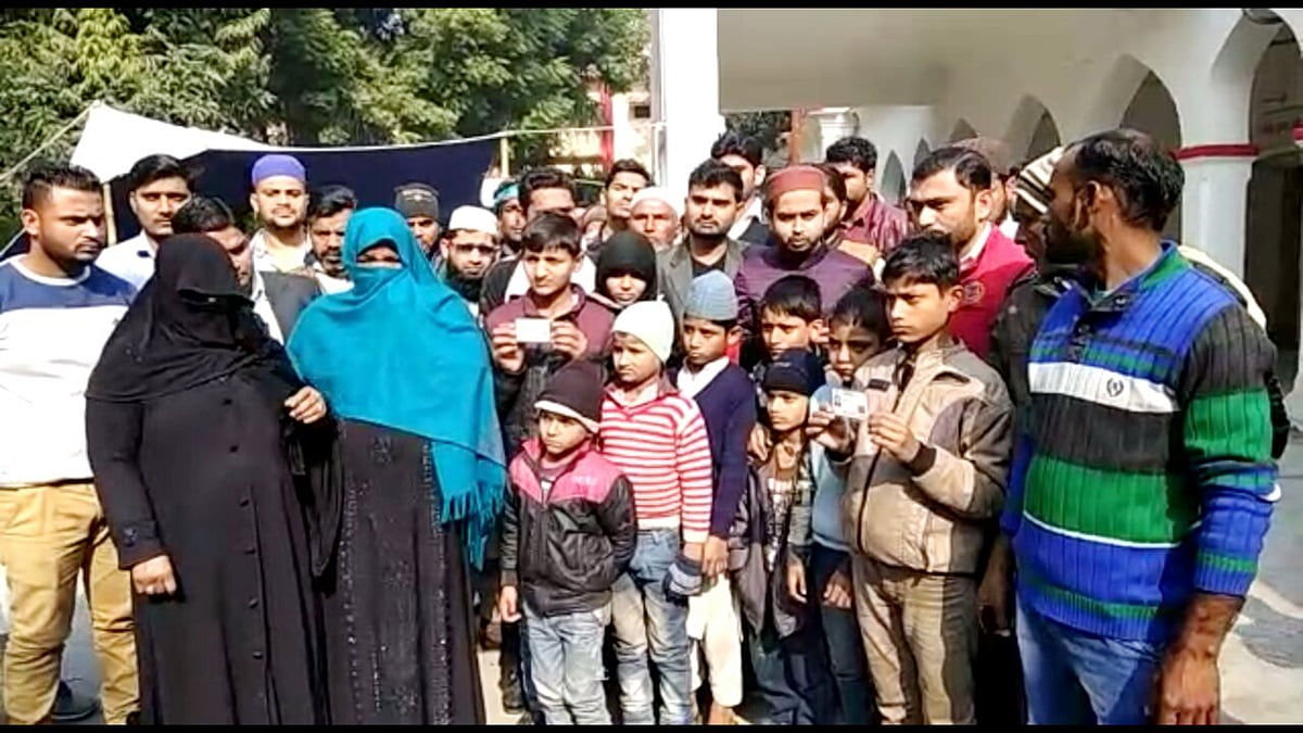 گائے ذبح کے الزام میں نابالغ لڑکیوں اور بزرگ کو جیل!
