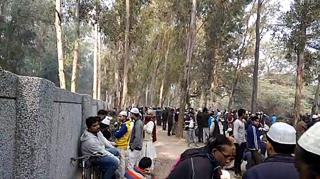 دہلی: قبرستان میں تدفین پر روک، حالات ہنگامہ خیز 