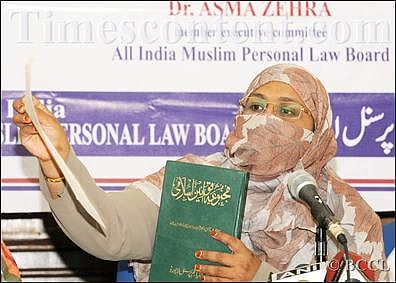    ملک کے اداروں کو زعفرانی رنگ میں رنگنے کی کوشش ۔ ڈاکٹر اسماء 
