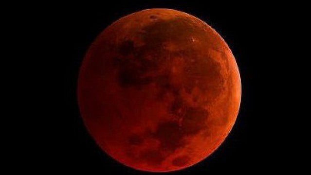چاند گہن: لوگوں نے کیا نیلے اور لال چاند کا دیدار