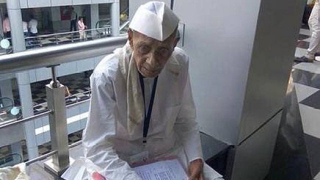 مہاراشٹر سکریٹریٹ کے سامنے زہر کھانے والے کسان دھرما پاٹل