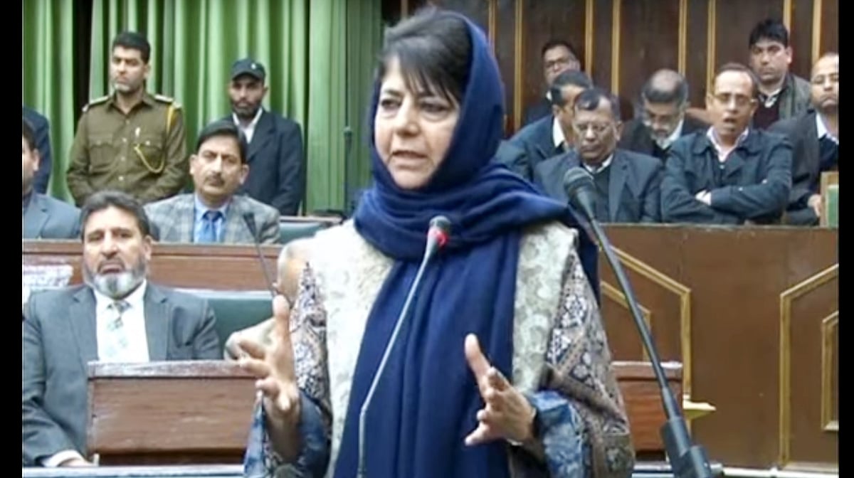 ٹی وی چینل کشمیر کا ٹی آر پی بڑھانے میں استعمال کر رہے ہیں: محبوبہ