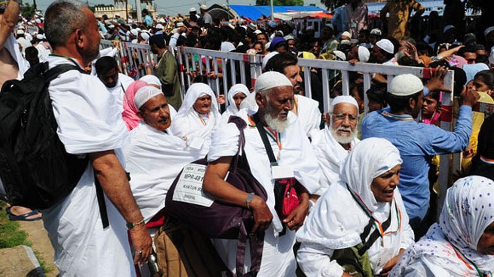 حکومت حج کمیٹی کو کام نہیں کرنے دے رہی، کمیٹی کے مستعفی رکن اشرف کا بیان