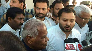 این ڈی اے میں شگاف، مانجھی نے ’مہاگٹھ بندھن‘ کا ہاتھ تھاما