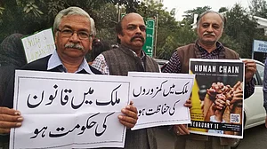 مودی-یوگی کے تعصبات کے خلاف انسانی زنجیر