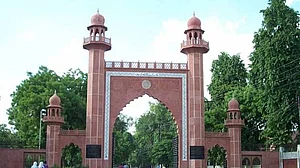 اے ایم یو کو عثمانیہ یونیورسٹی بنانے کی کوشش نہ کریں
