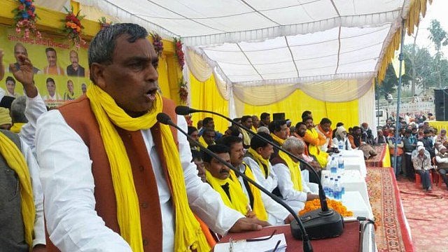 مذہب کی بنیاد پر لڑانے والے سیاسی لیڈروں کو نذر آتش کر دو: یو پی وزیر