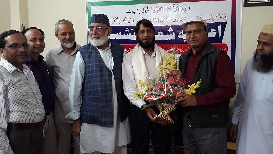 کیپشن: دائیں سے درد دہلوی، پروفیسر خادل محمود، ڈاکٹر شمس کمال انجم، سید منصور آغا، ڈاکٹر سید احمد خاں، ڈاکٹر شبیر احمد اور سہیل انجم