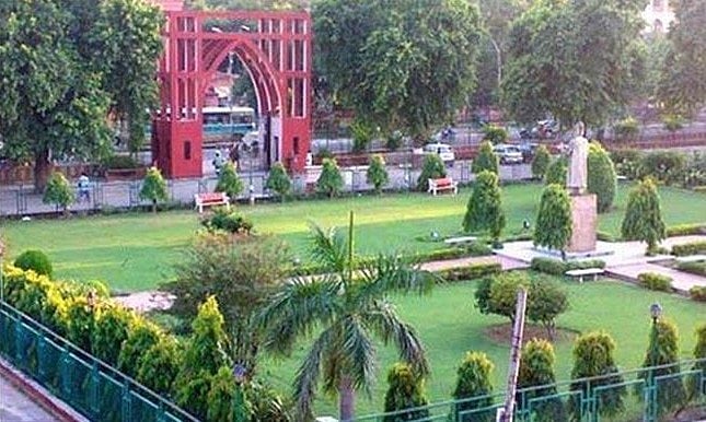 جامعہ کا اقلیتی کردار: یونیورسٹی کا  کوئی وکیل عدالت کیوں نہیں گیا؟ 