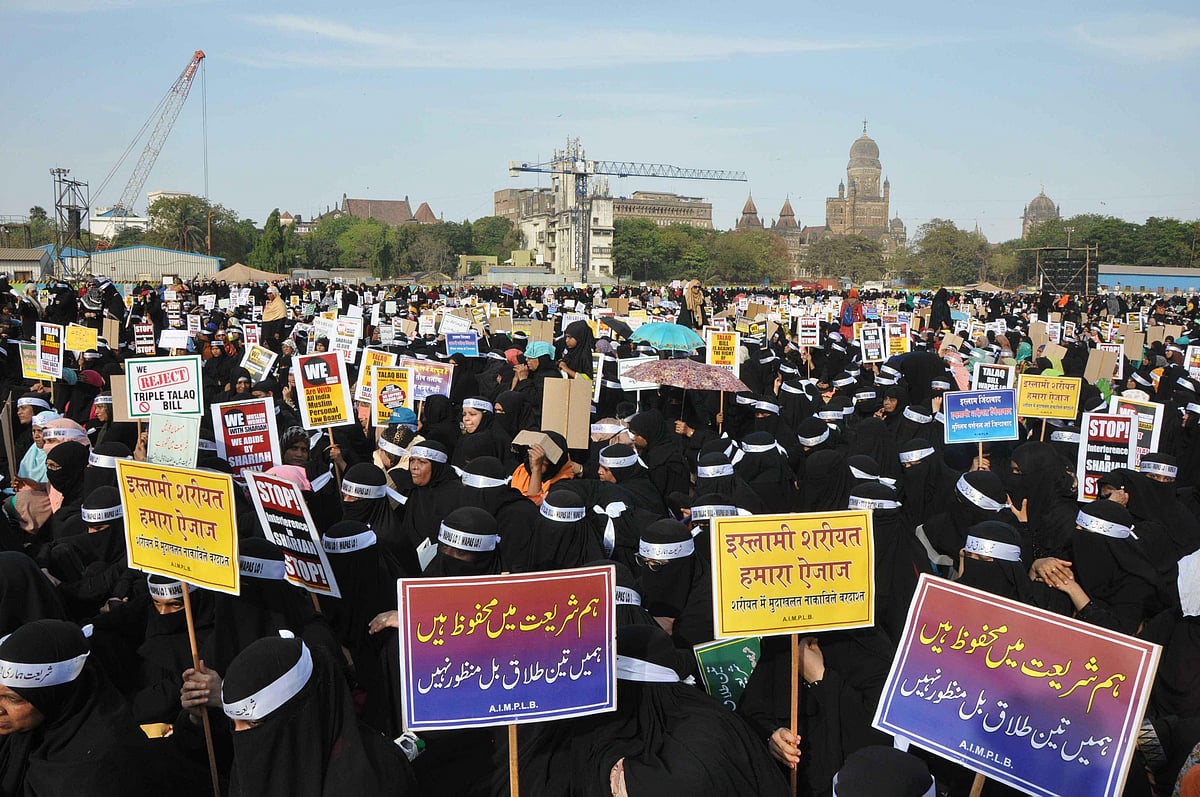 ممبئی: تین طلاق بل کے خلاف لاکھوں مسلم خواتین کا مظاہرہ