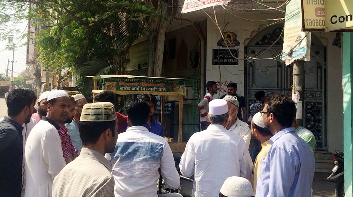 دہلی میں بھی تشدد کی آگ بھڑکانے کی کوشش، مسجد کے باہر اشتعال انگیز نعرے