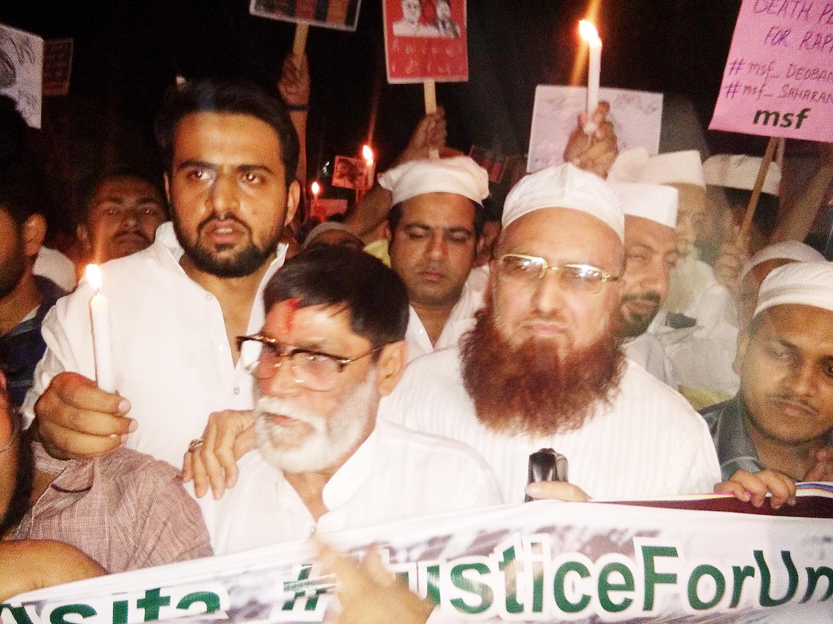 بچیوں پر بربریت کے خلاف دیوبند میں بھی نکلا کینڈل مارچ