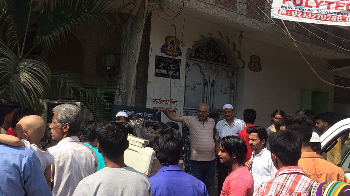 دہلی میں بھی تشدد کی آگ بھڑکانے کی کوشش، مسجد کے باہر اشتعال انگیز نعرے