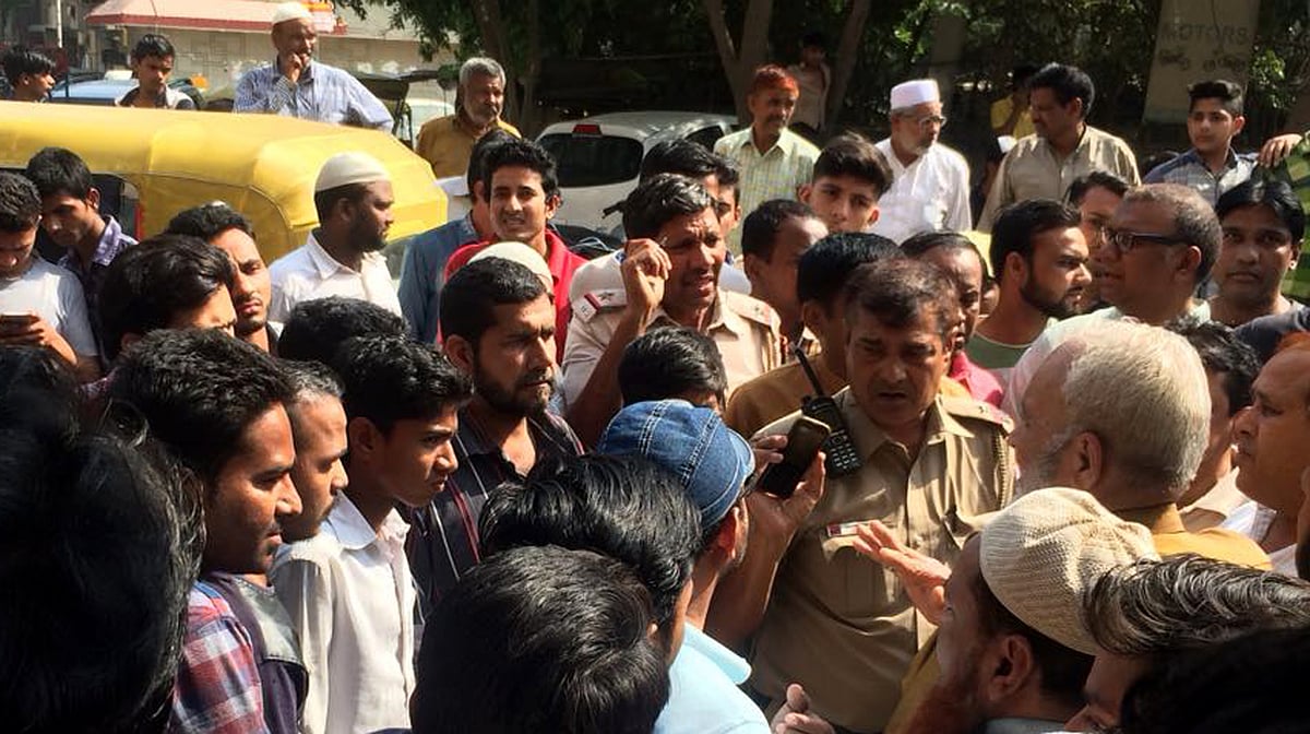 دہلی میں بھی تشدد کی آگ بھڑکانے کی کوشش، مسجد کے باہر اشتعال انگیز نعرے