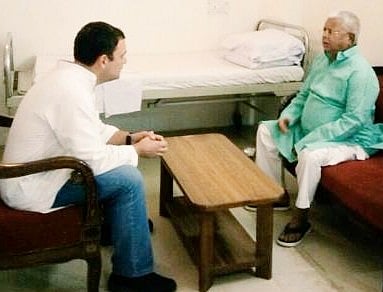 راہل گاندھی نے ایمس جاکر لالو یادو کی عیادت کی 