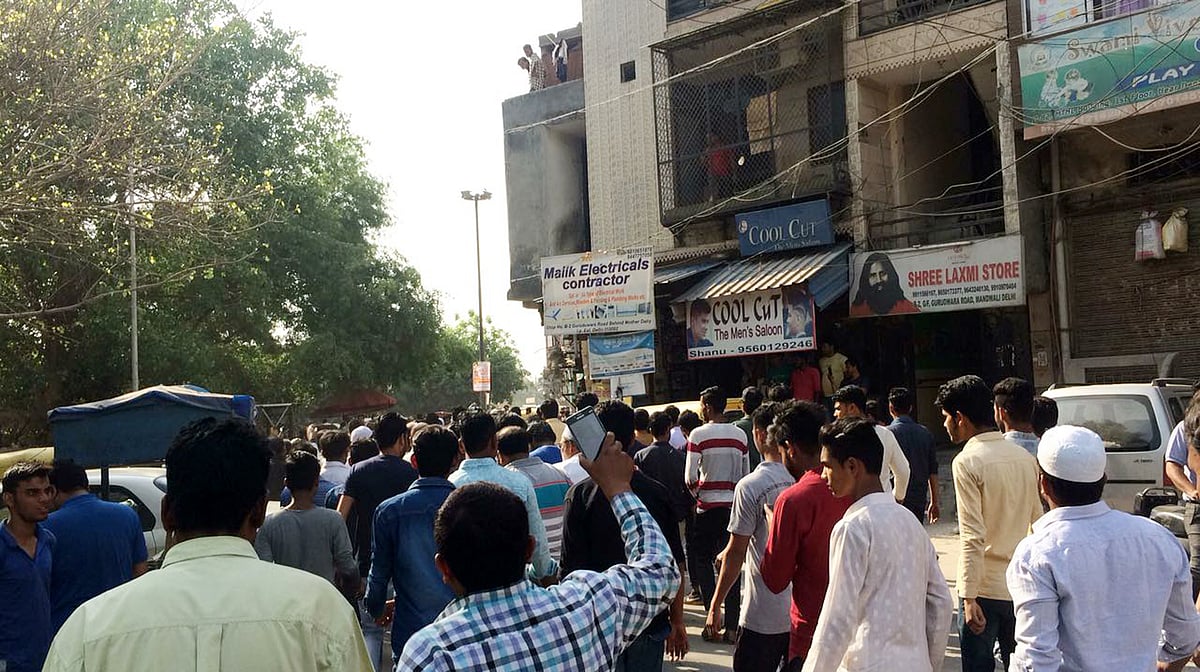 دہلی میں بھی تشدد کی آگ بھڑکانے کی کوشش، مسجد کے باہر اشتعال انگیز نعرے