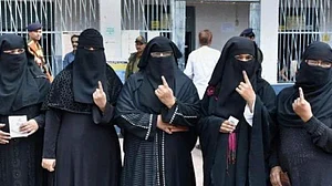 ضمنی انتخابات: بڑے پیمانے پر ای وی ایم خراب، الیکشن کمیشن پر سوالیہ نشان