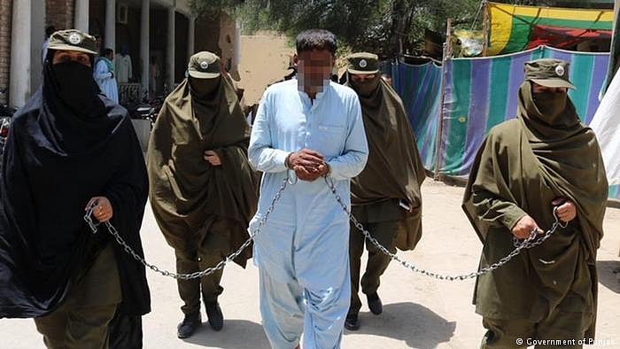 سوشل ميڈيا کی طاقت: بیٹی پر تشدد کرنے والا شخص گرفتار