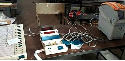 کیرانہ ضمنی انتخاب: دلت و مسلم علاقوں میں 300 مشینیں خراب، لوگوں کا ہنگامہ