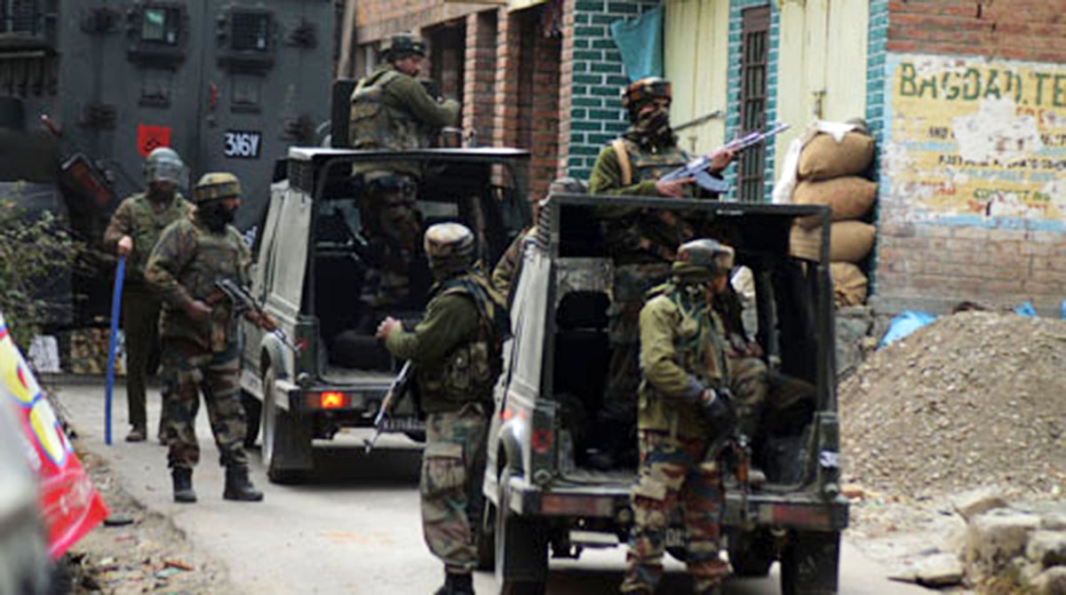 جموں و کشمیر کے کولگام میں سکیورٹی فورسز کی کارروائی، 5 ملی ٹینٹ ہلاک، تلاش جاری