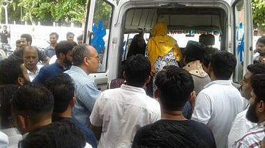 اے ایم یو طلباء کی بھوک ہڑتال جاری، طالبات بھی پیش پیش