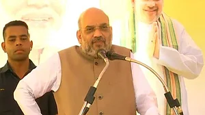 ویڈیو: امت شاہ نے مودی حکومت کو بتایا پاور ہاؤس، ٹرانسلیٹر نے کہا مودی ٹرانسفارمر