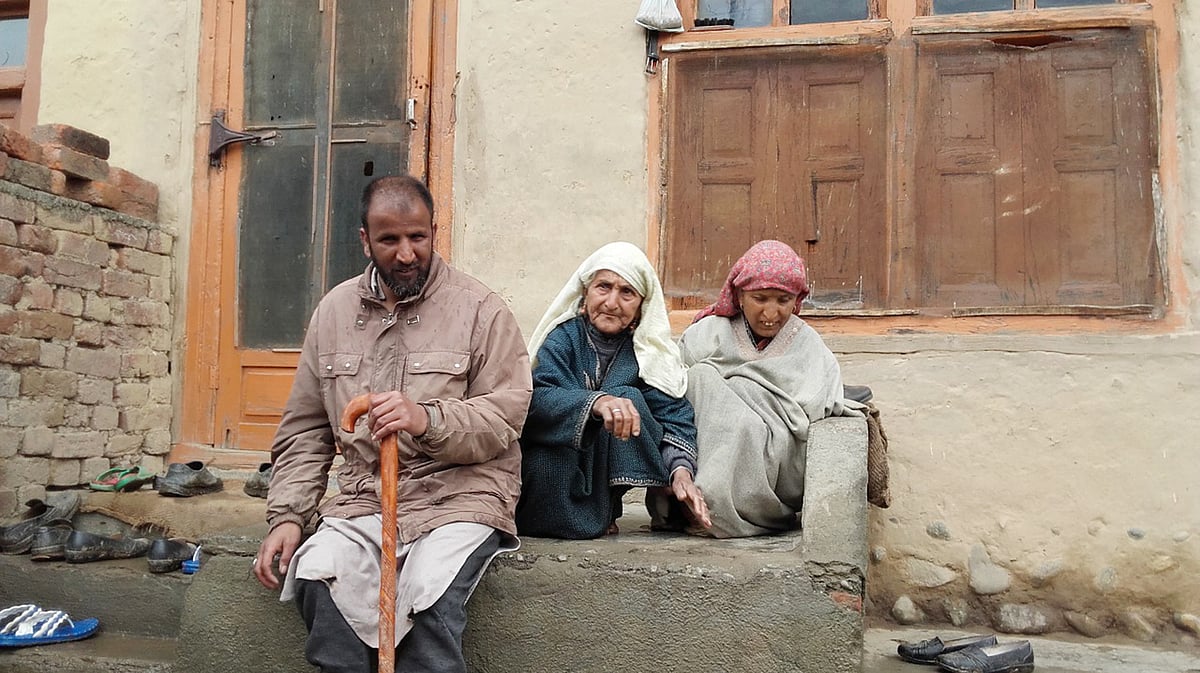 فضی بیگم اپنے بیٹی محمد شابان اور بیٹی سکینہ کے ساتھ