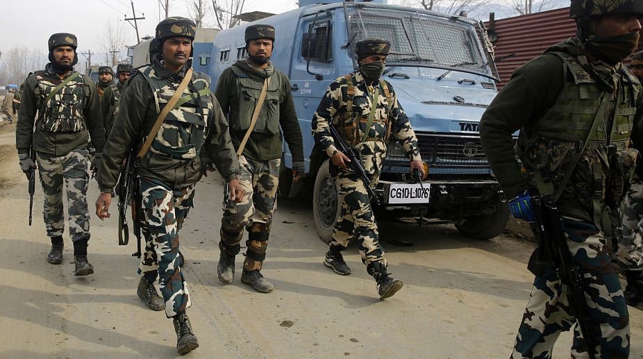 سرینگر: نوجوان کی سی آر پی ایف گاڑی سے کچل کر موت، حالات کشیدہ 