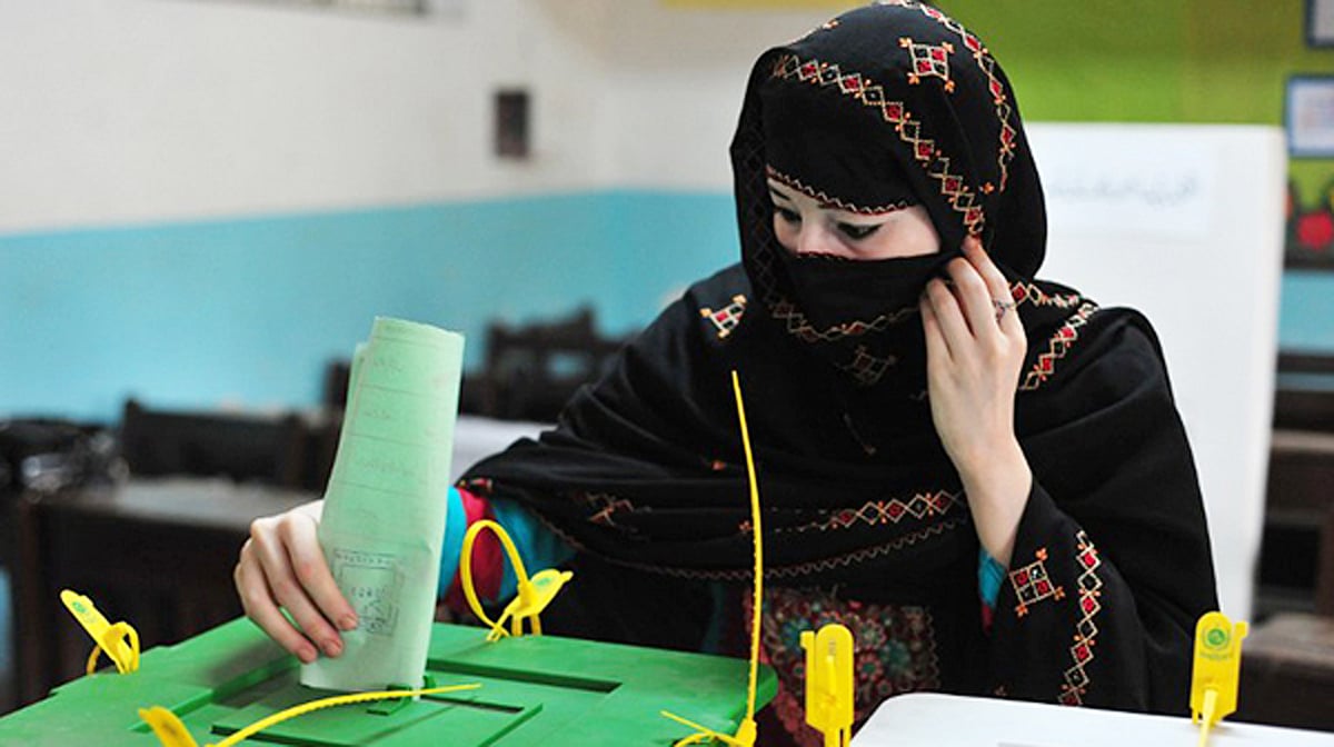 کون پاکستانی انتخابات میں تاخیر چاہتا ہے؟